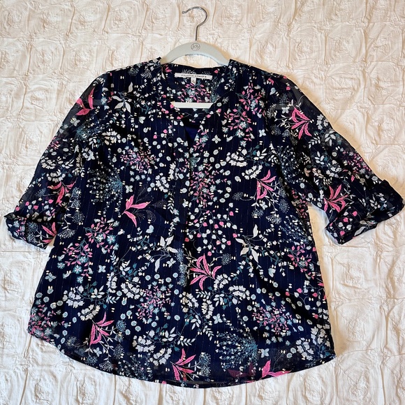 Collective Concepts navy floral blouse, v-neck, size S - Picture 5 of 6